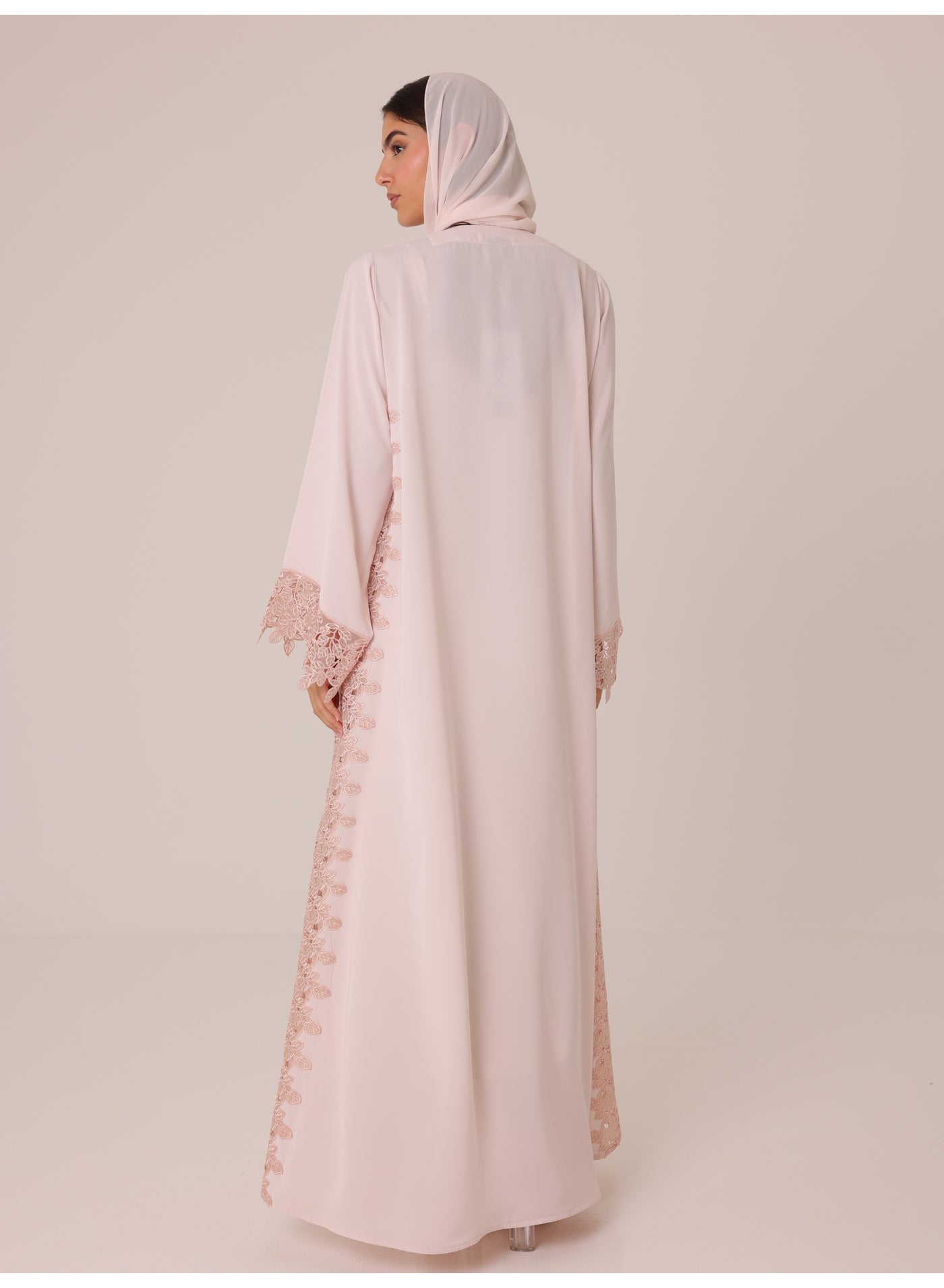 عباية دانتيل خشب الورد وردي